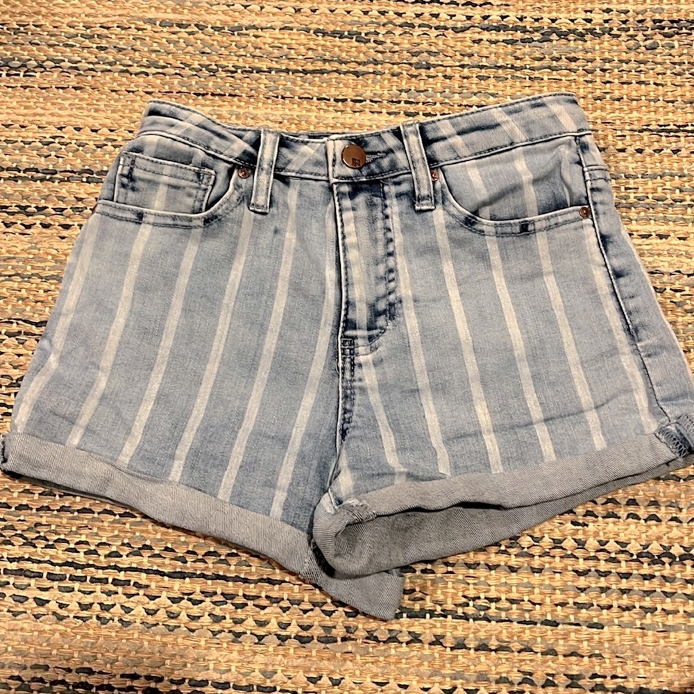 Ex. condition! Tilly’s RSQ Womens Striped Jean Shorts High Rose Cuff Size 0 / 24